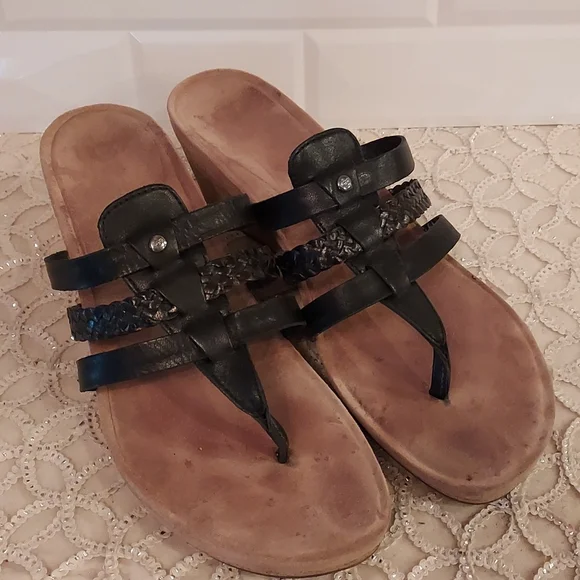Ugg sandals size 11 cheap